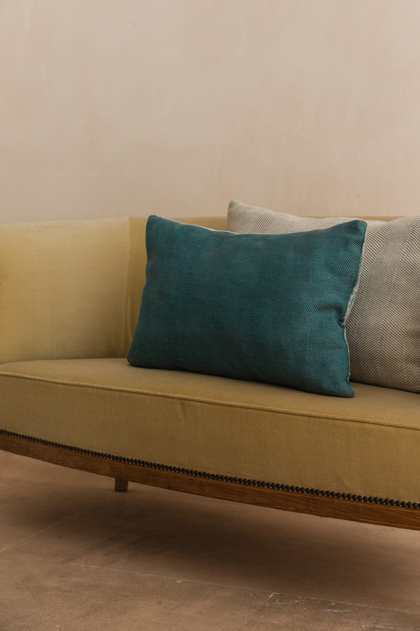 abbatte-almohadon-seda-azul-pavo