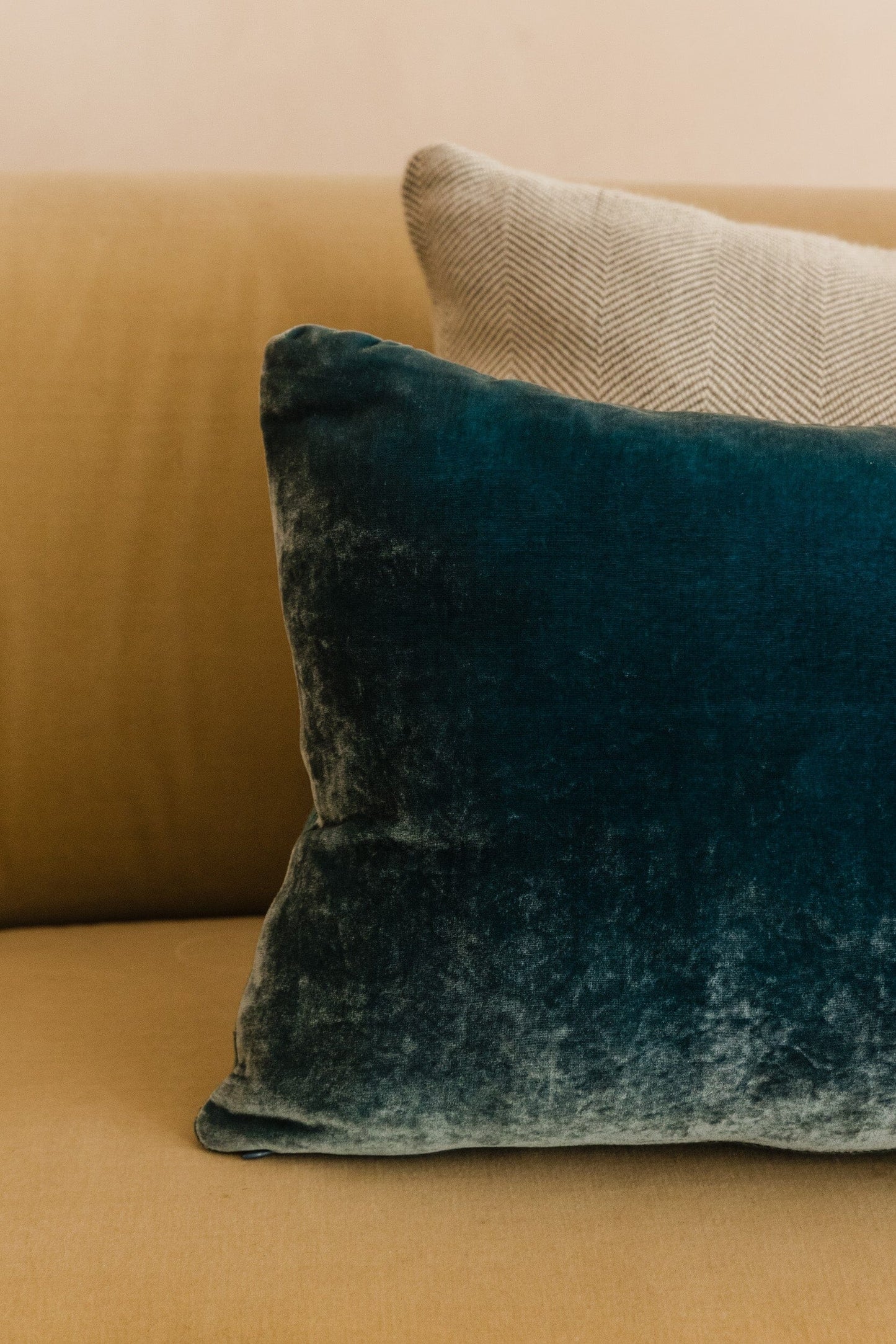 abbatte-almohadon-terciopelo-de-seda-azul