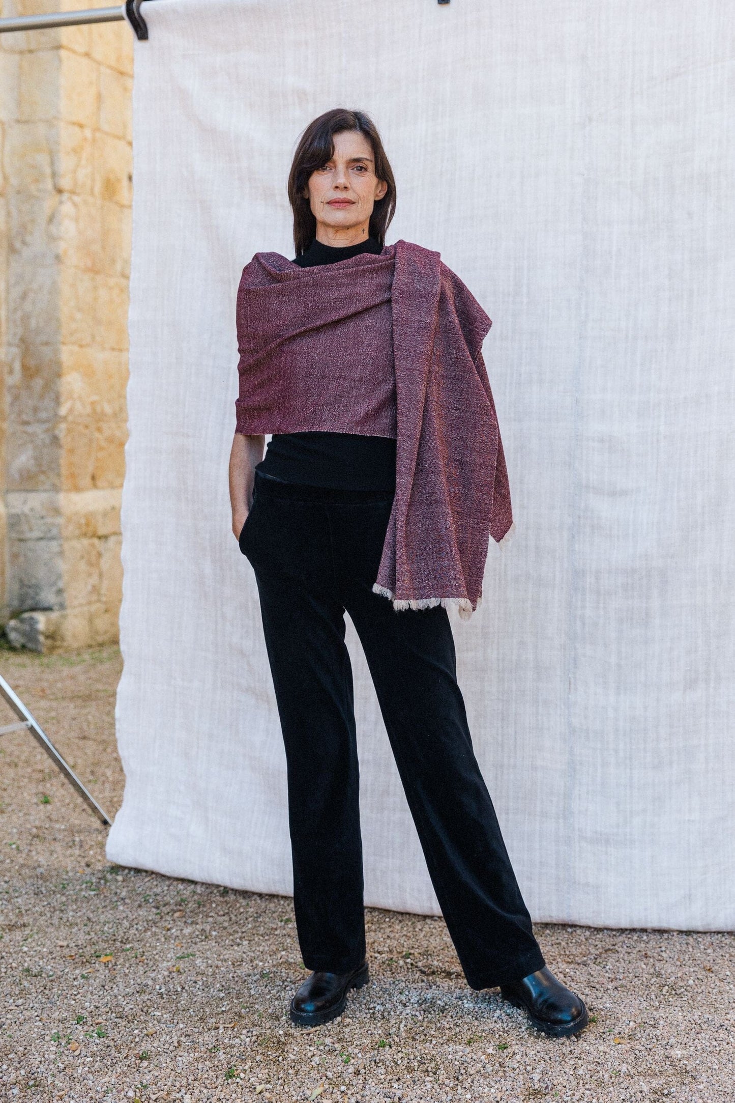 Chal de cashmere con flecos realizado a mano en España por ÁBBATTE