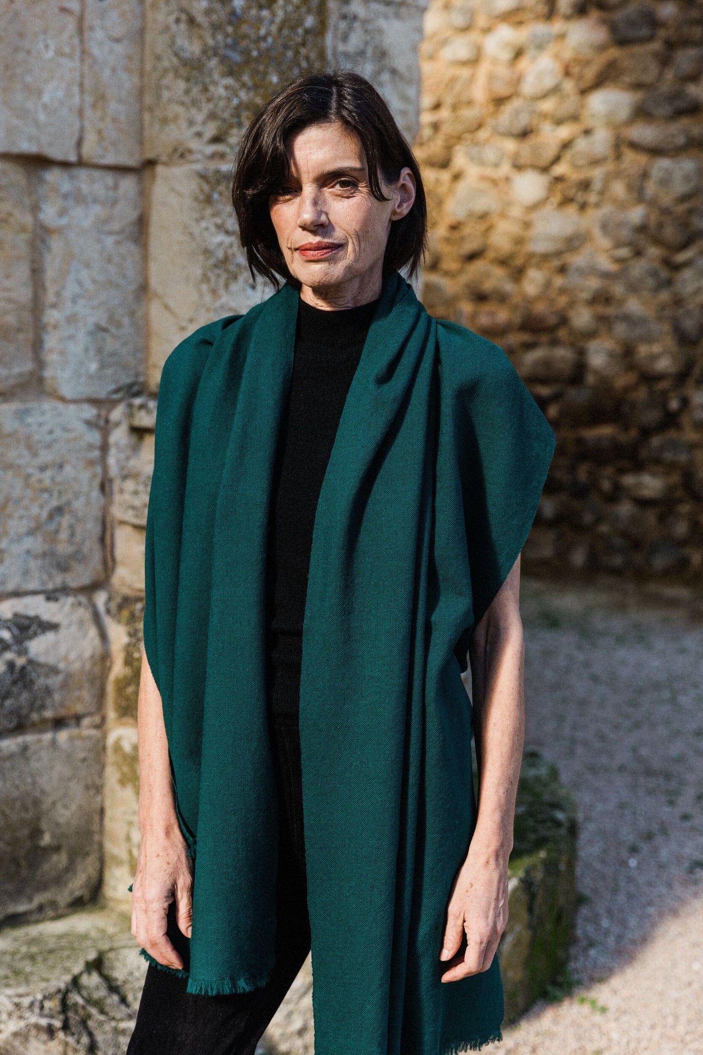 Chal de cashmere artesanal en color verde bosque, de ÁBBATTE