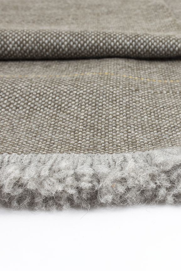 Chal artesanal de alpaca  con flecos y raya fina hecho a mano en España, de ÁBBATTE
