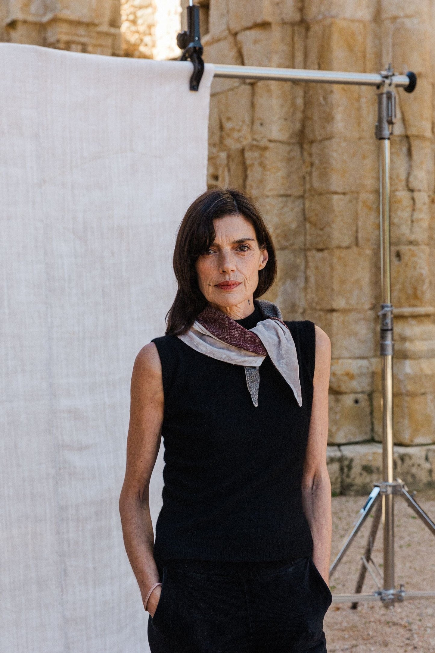 Cuello artesanal de cashmere y terciopelo hecho en España. De ÁBBATTE