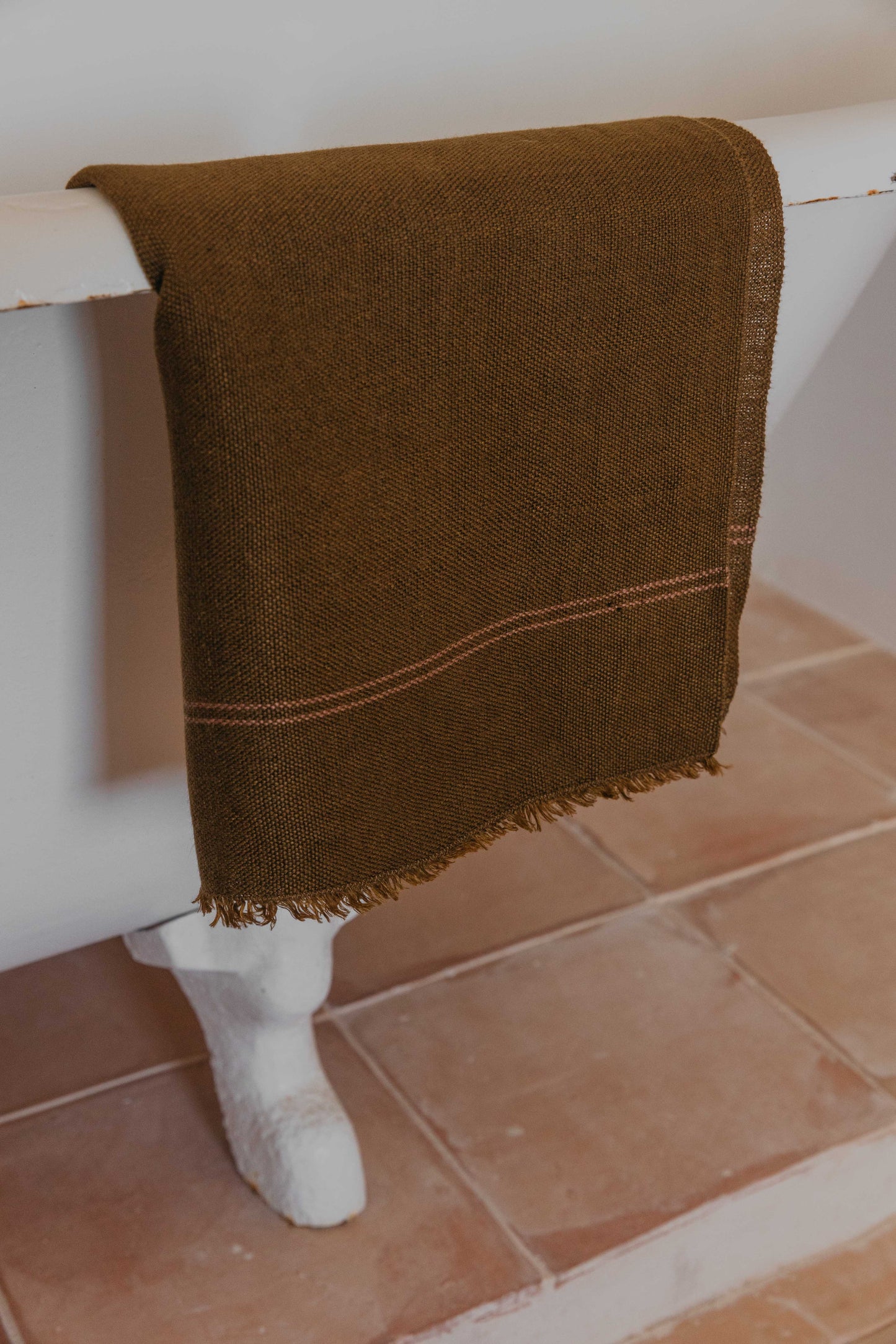 Toalla de baño de lino con rayas hecha a mano en España por ÁBBATTE