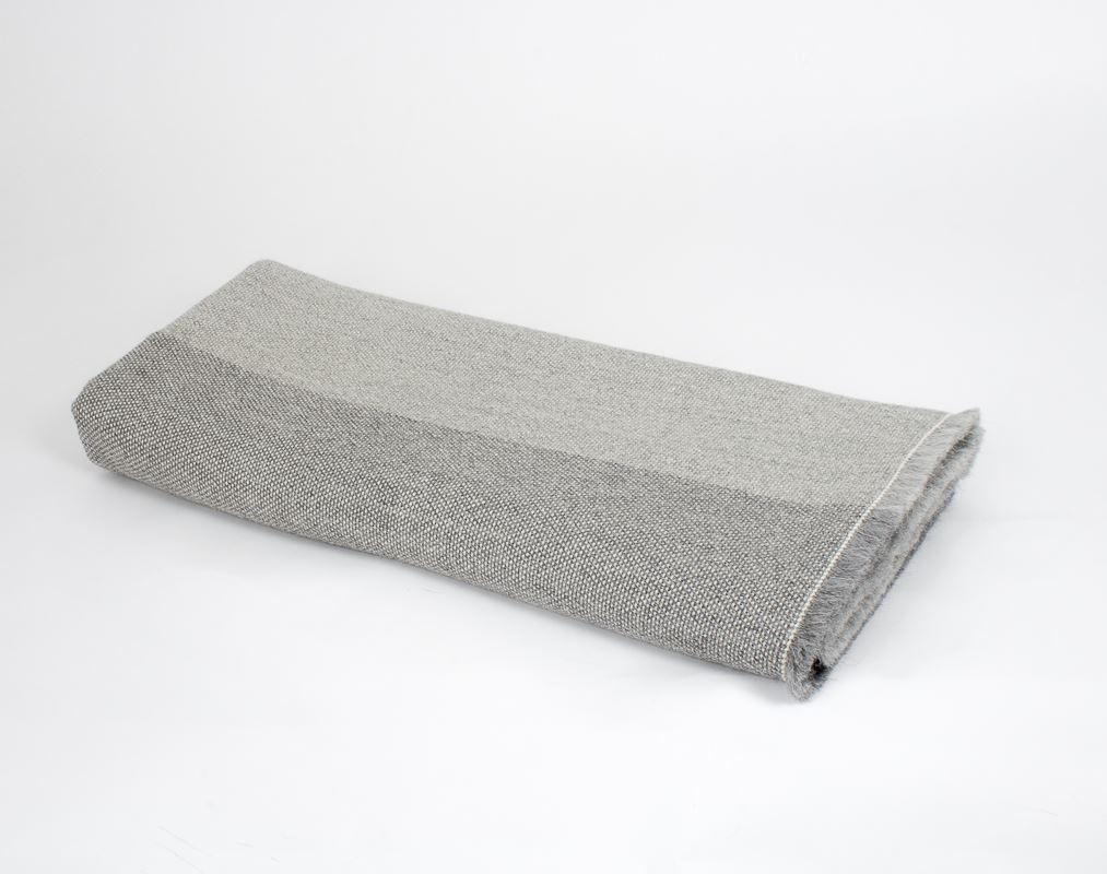 Manta de Alpaca en dos tramos de gris y cruda