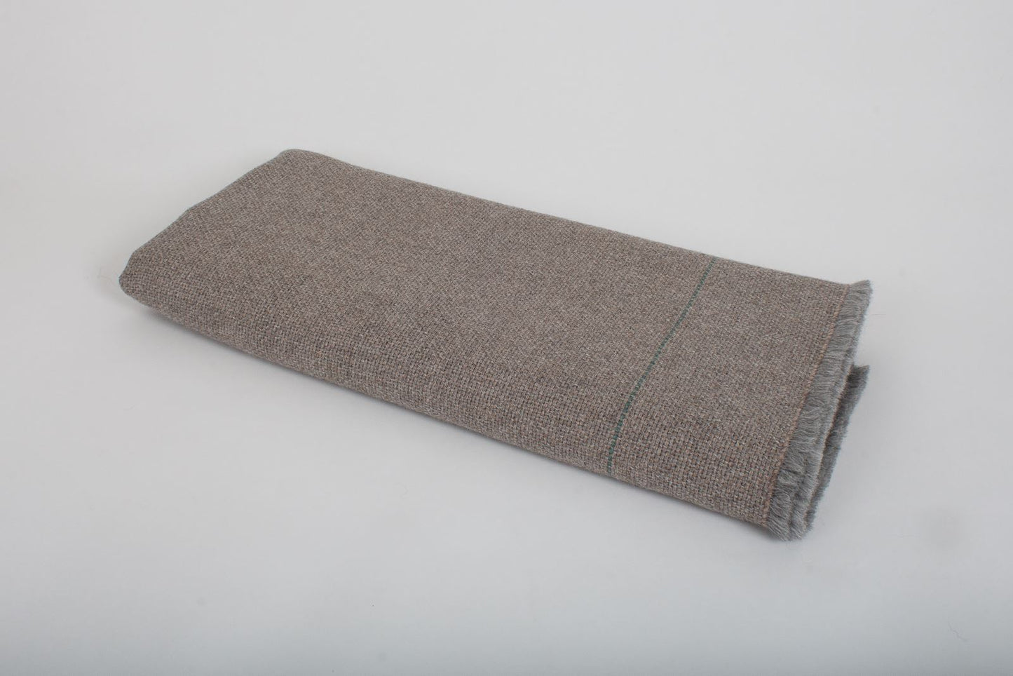 Manta de Alpaca gris lluvia con arena