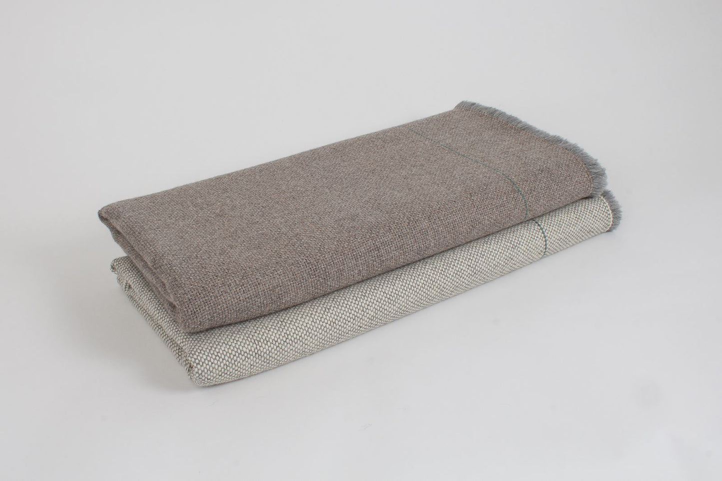 Manta de Alpaca gris lluvia con arena