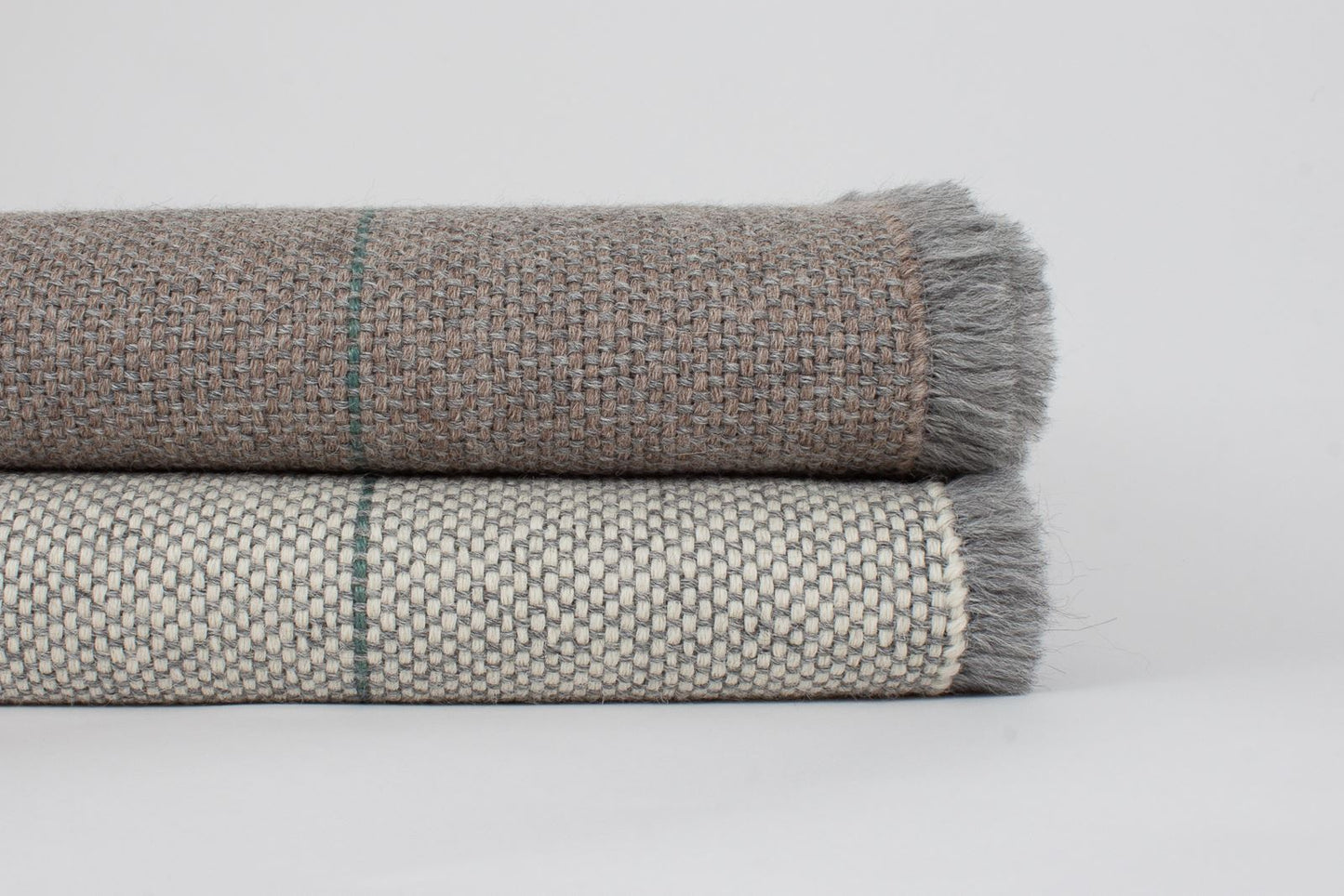 Manta de Alpaca gris lluvia con arena