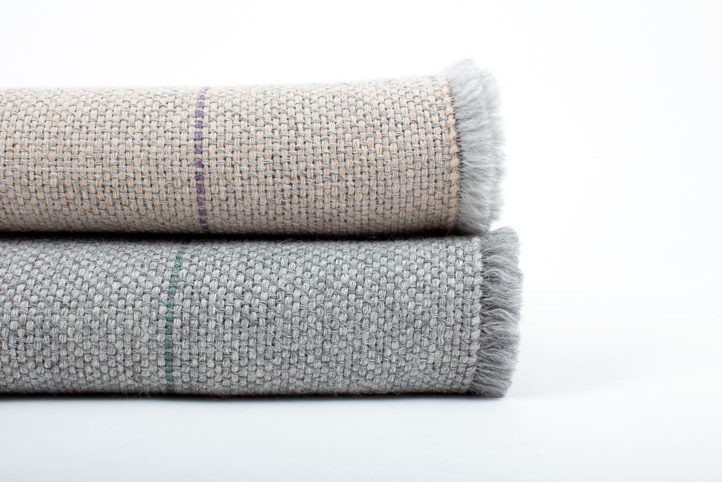 Manta de Alpaca gris niebla y nuez tostada