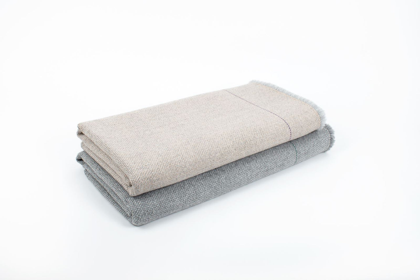 Manta de Alpaca gris niebla y nuez tostada
