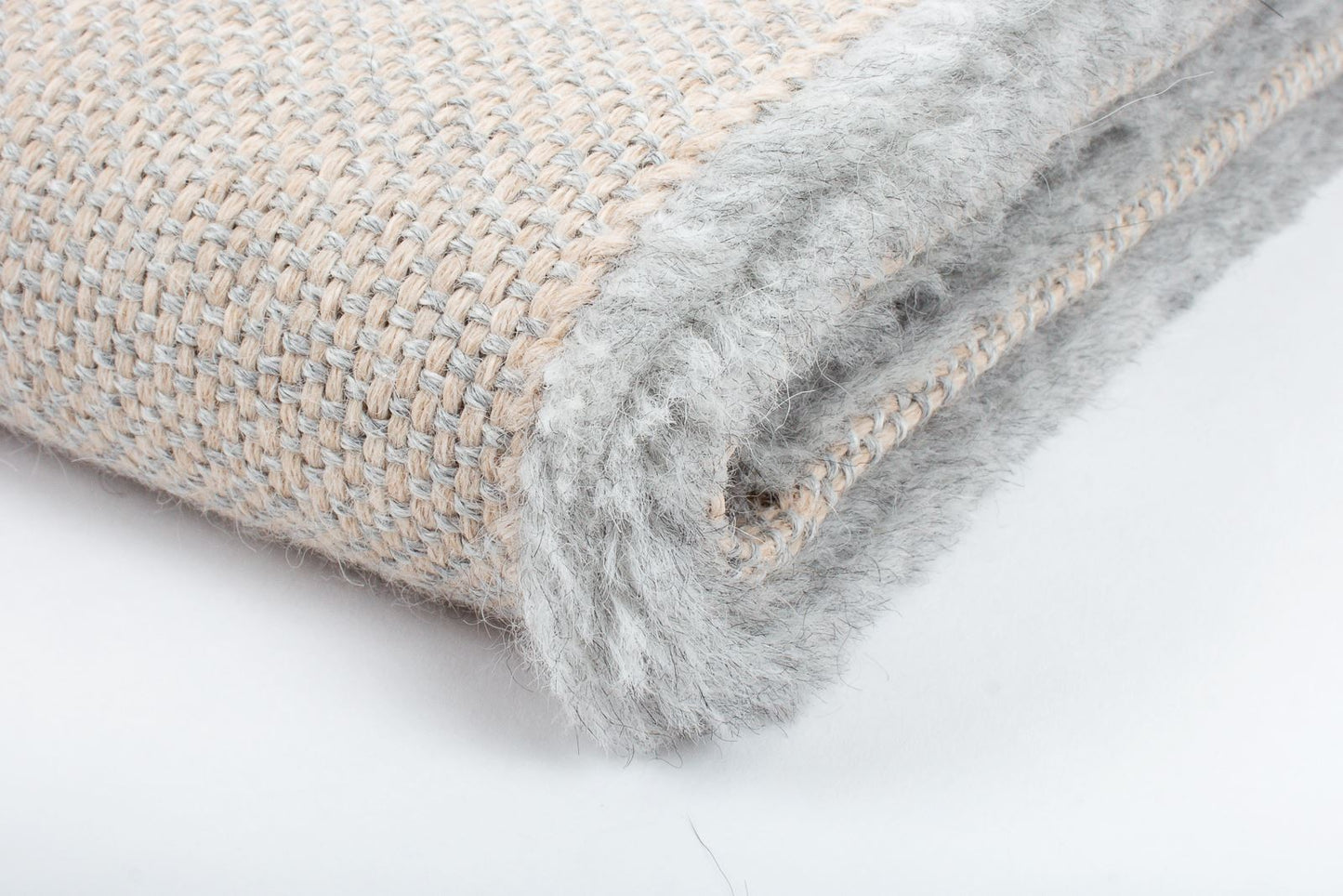 Manta de Alpaca gris niebla y nuez tostada