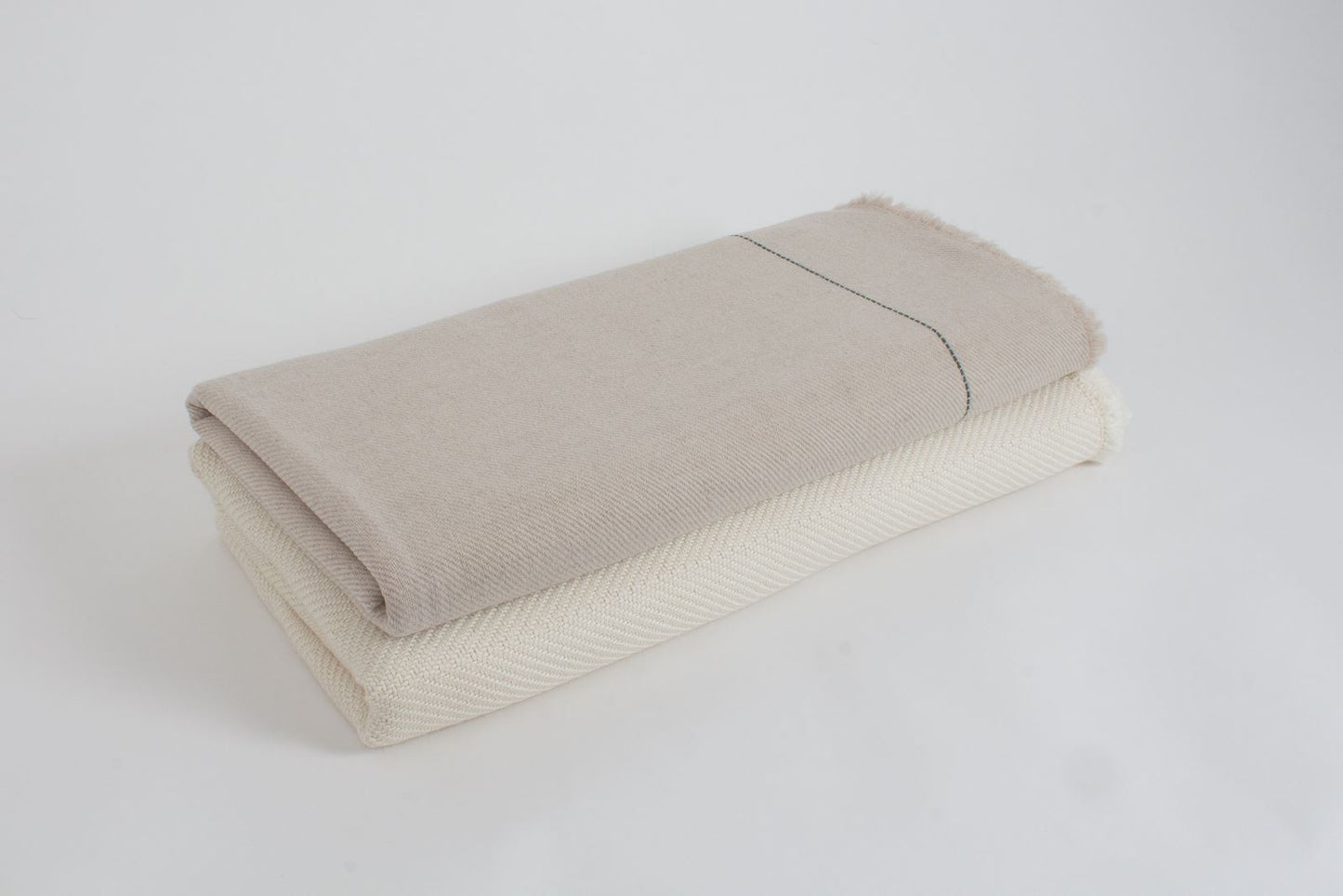Manta doble faz de Cashmere crudo