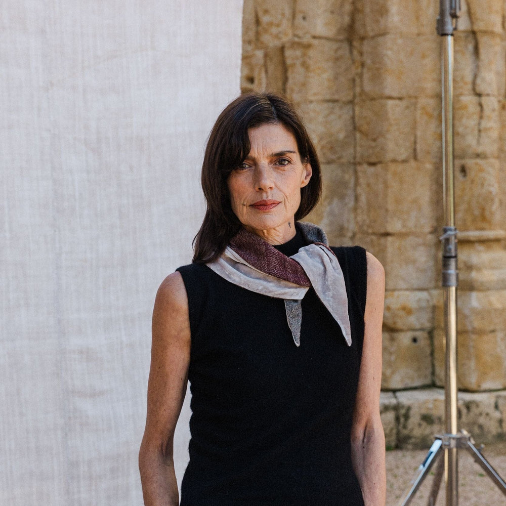 
                  
                    Cuello artesanal de cashmere y terciopelo hecho en España. De ÁBBATTE
                  
                