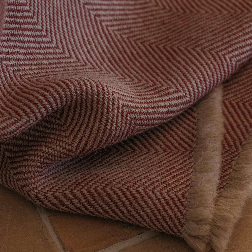 abbatte-manta-espiga-alpaca-nuez-lino-rosa-detalle