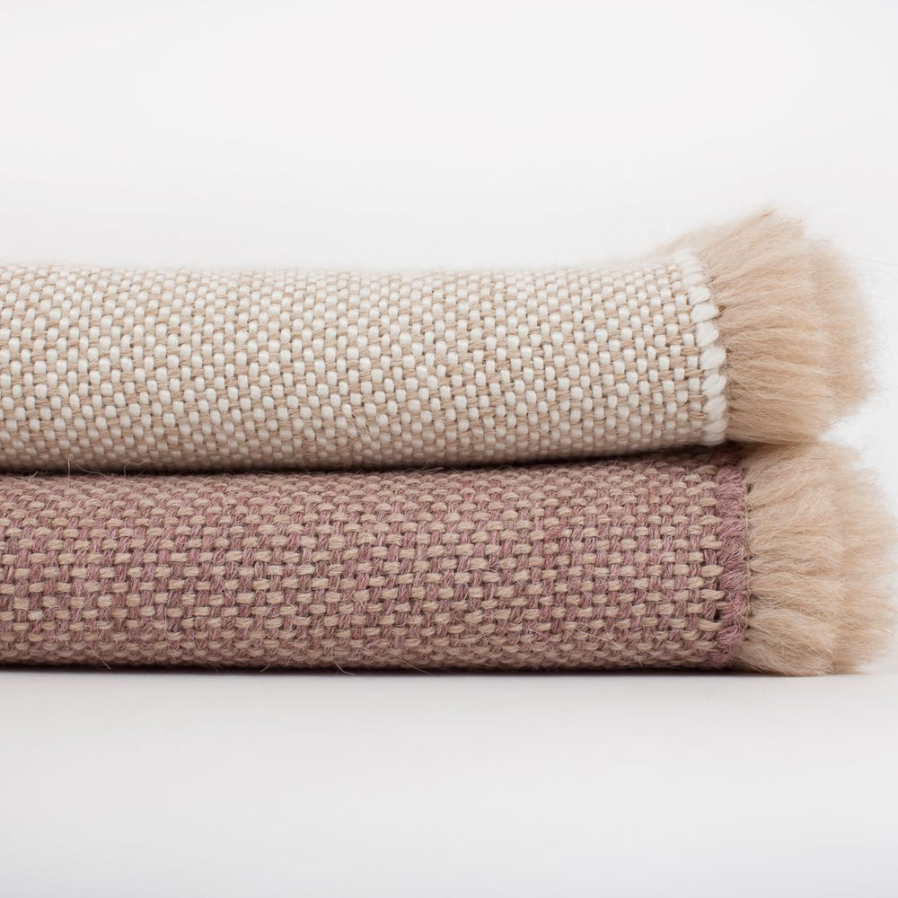 
                  
                    Manta Bebé de Alpaca Baby con Seda blanca y nuez
                  
                