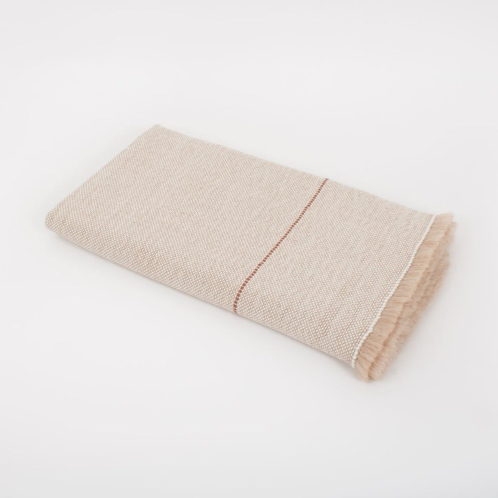 
                  
                    Manta Bebé de Alpaca Baby con Seda blanca y nuez
                  
                
