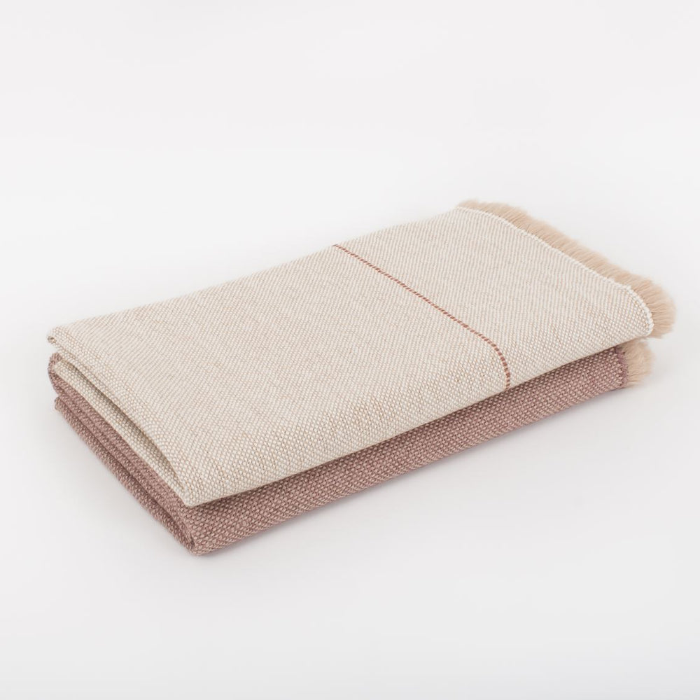 
                  
                    Manta Bebé de Alpaca Baby con Seda blanca y nuez
                  
                