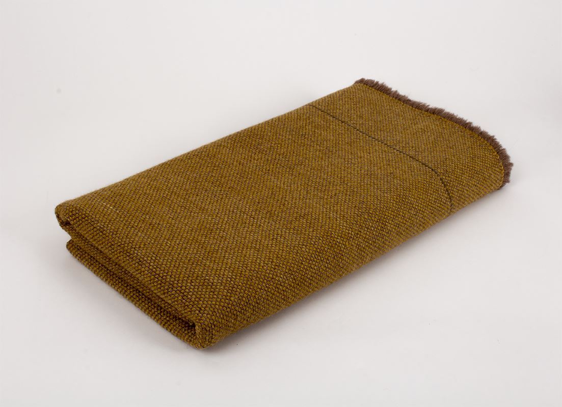 Manta de Alpaca amarillo-mostaza, teñida con tintes naturales