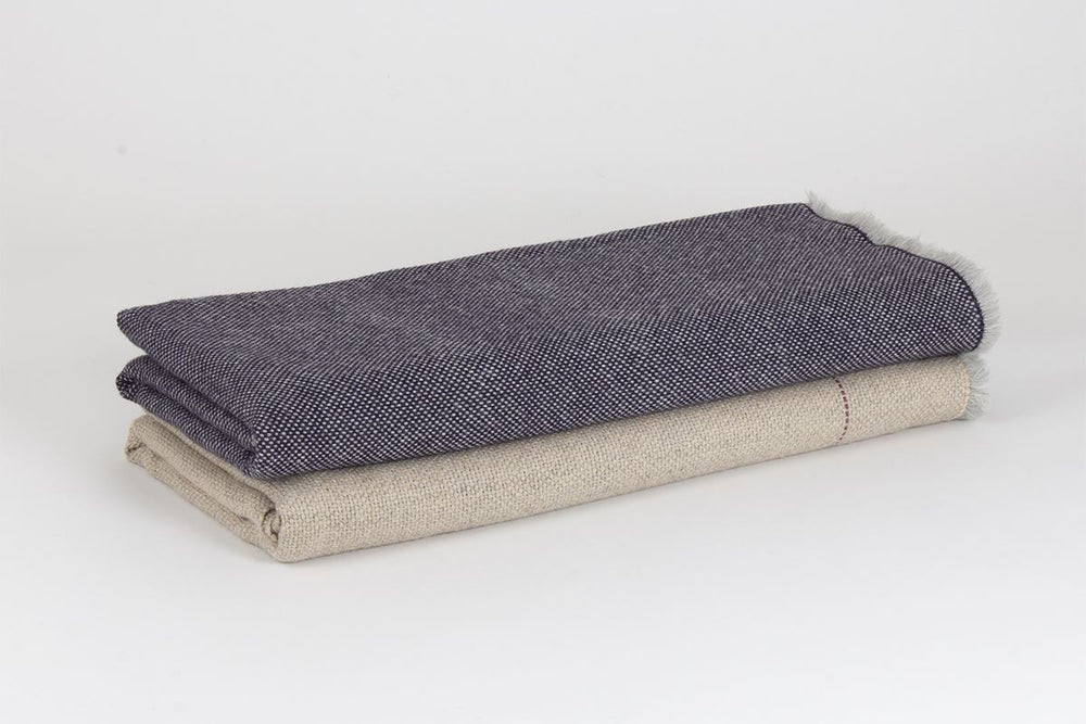 
                  
                    Manta de Alpaca Baby con Seda púrpura y gris niebla
                  
                