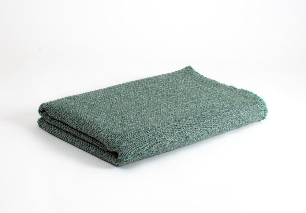 
                  
                    Manta de Alpaca Baby con Seda verde celadón
                  
                