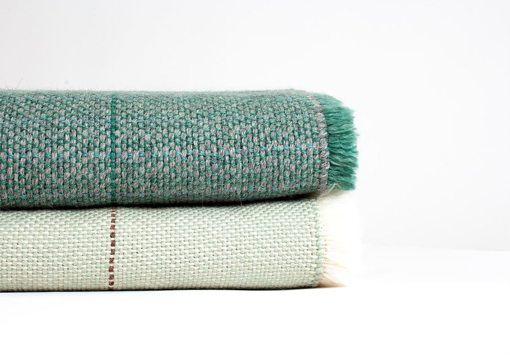 
                  
                    Manta de Alpaca Baby con Seda verde celadón
                  
                