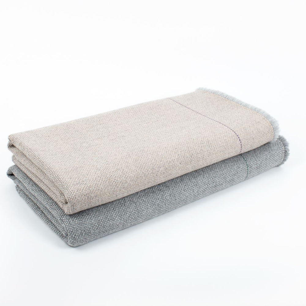 
                  
                    Manta de Alpaca gris niebla y nuez tostada
                  
                